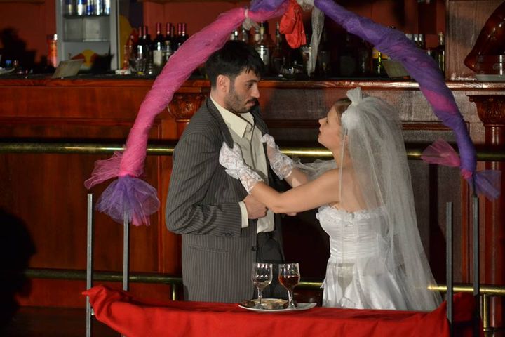 Teatrul Rosu: "Iubirea e un lucru foarte mare" 