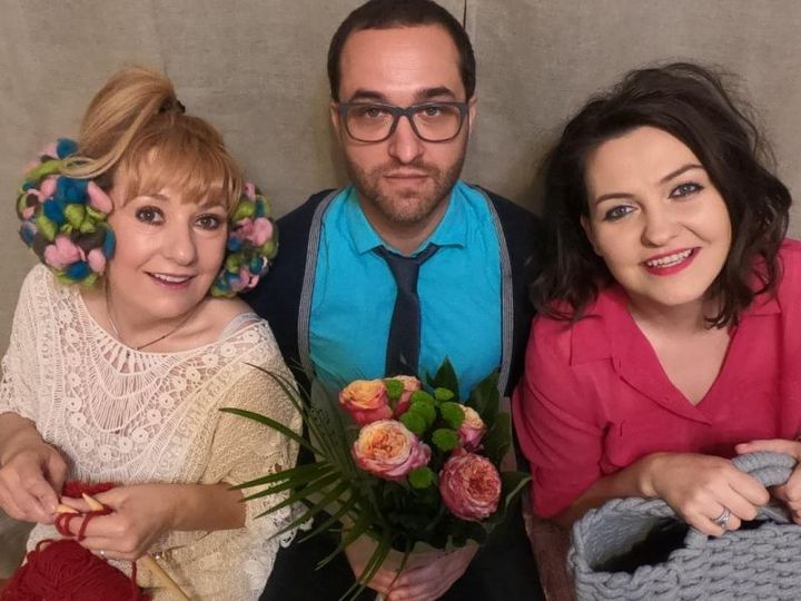 Între două nu te plouă!