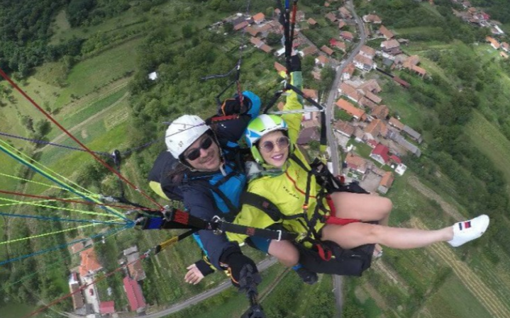 O experienta de neuitat - zborul cu parapanta in tandem la Brasov
