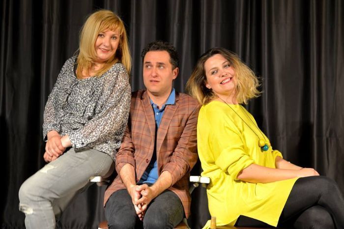 Teatrul Rosu: "Terapie in trei"