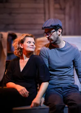 Cineva are să vină