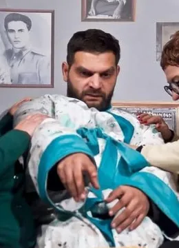 Galati: Natură moartă cu nepot obez