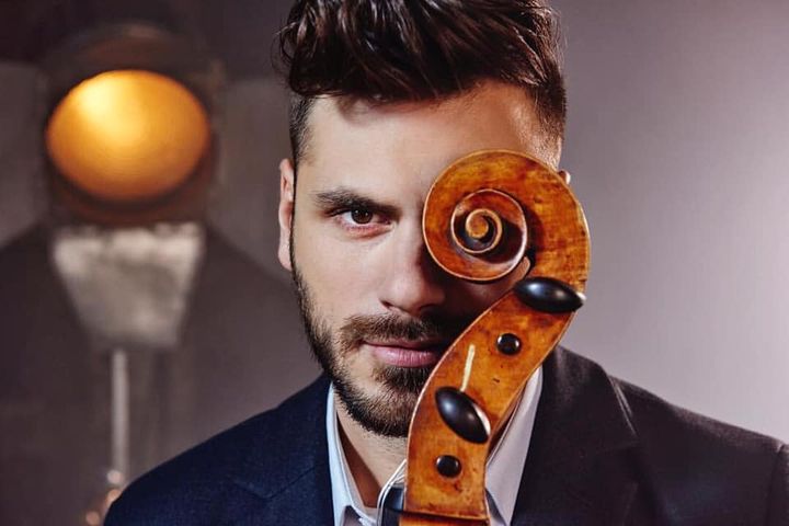 Hauser - acompaniat de Orchestra Camerata Regala