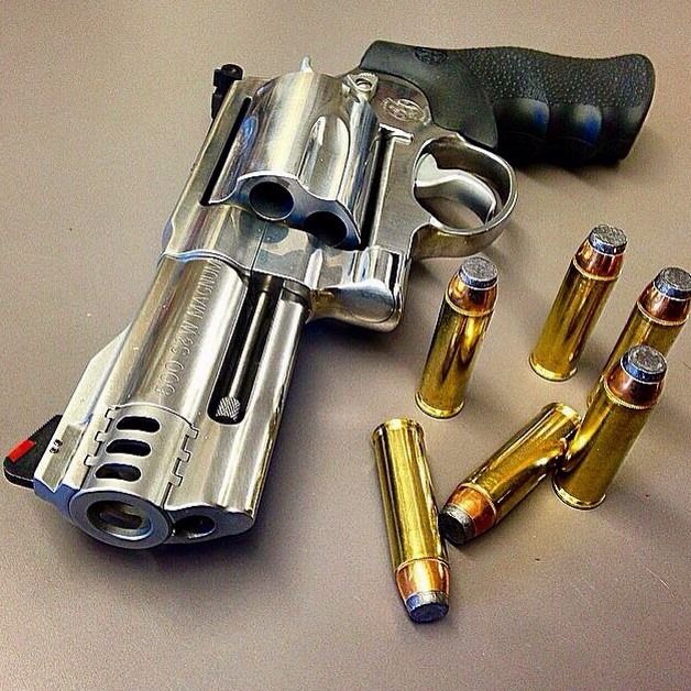 Botosani: Explozia Serv Poligon - Arme letale si neletale