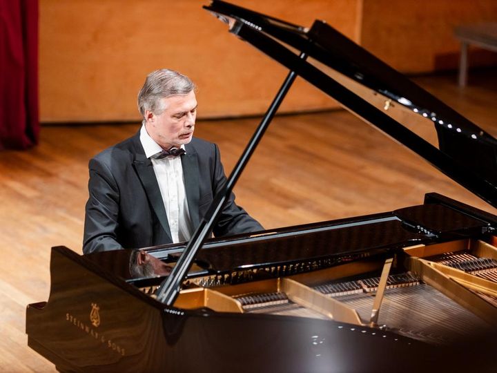 Sibiu: Orchestra Filarmonicii de Stat Sibiu - Dirijor Valentin Doni
