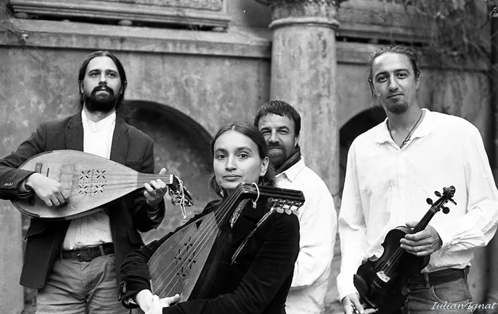 Sibiu: Concerte Pe Acoperis: Trei Parale - "România. 100 de minute"