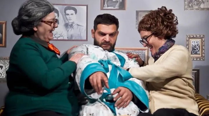 Galati: Natură moartă cu nepot obez