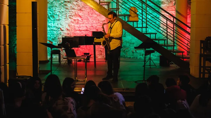 Sibiu: Concert itinerant pentru saxofon și Loop Station