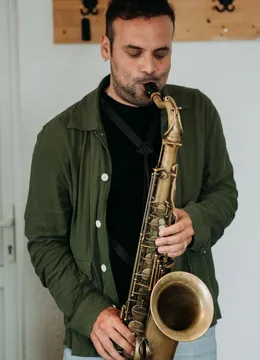 Sibiu: Concert itinerant pentru saxofon și Loop Station